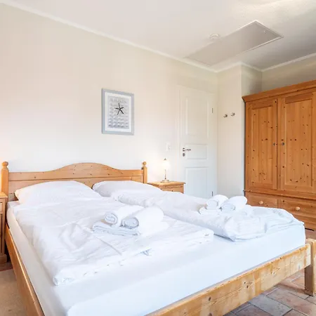 Ferienhaussiedlung Strandperlen Buchenhof 1b * Wustrow