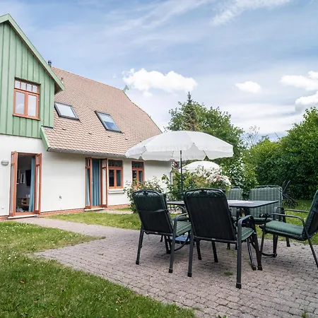 Ferienhaussiedlung Strandperlen Buchenhof 1b * Wustrow